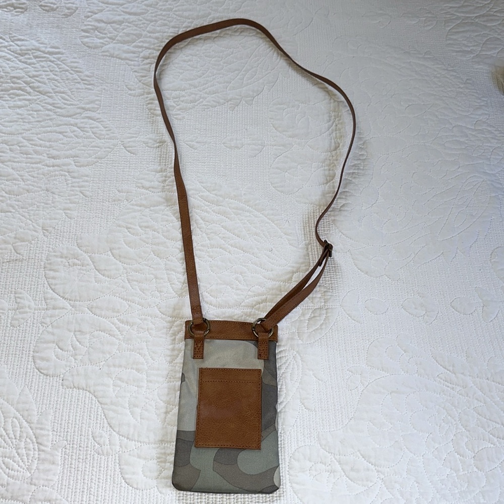 Thirty one cross body smart phone credit card holder - measurements in pictures